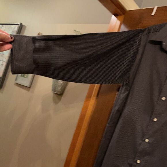 Men’s Striped Dress Shirt - Picture 4 of 6